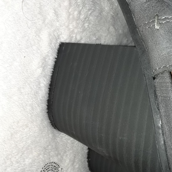 Wide Heel - Picture 5 of 8